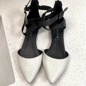 Steve Madden. Size 7.5 in black and white